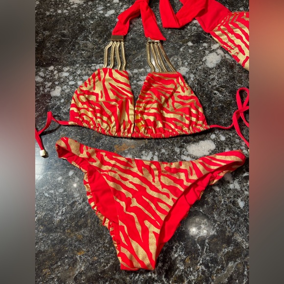 Like new, NWOT 3 piece Beach Bunny bikini XL tops, L bottoms - Picture 5 of 14